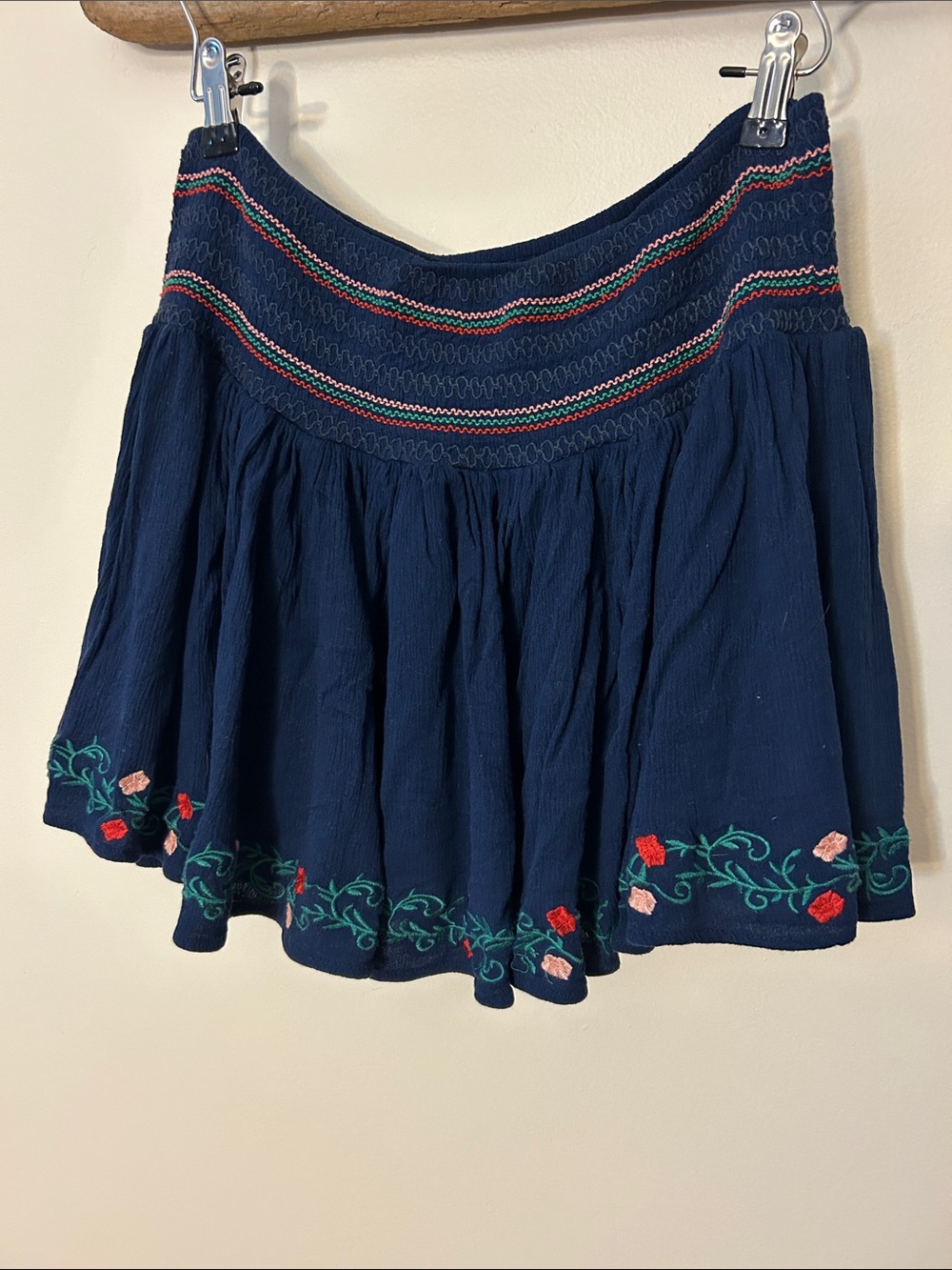 Falling Love - size Medium - Embroidered Floral skater mini skirt